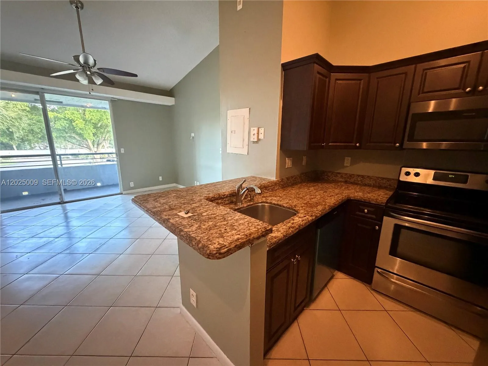 Foto de propiedad en 951 Lyons Road 6206, Coconut Creek, FL 33063 Coconut Creek con MLS# 