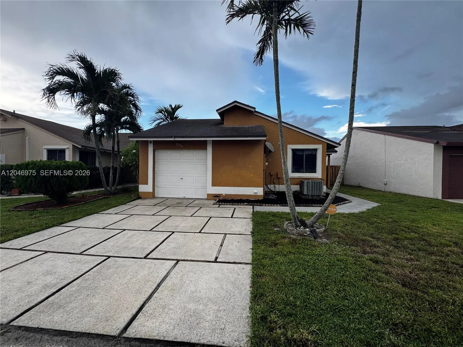Foto de propiedad en 951 SW 109th Avenue, Pembroke Pines, FL 33025 Pembroke Pines con MLS# 