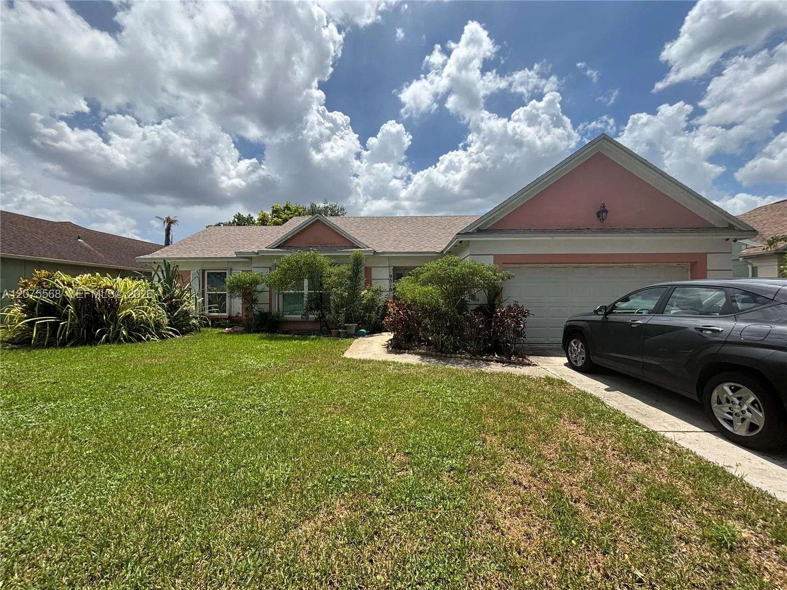 Foto de propiedad en 9510 Ashley Drive, Miramar, FL 33025 Miramar con MLS# 