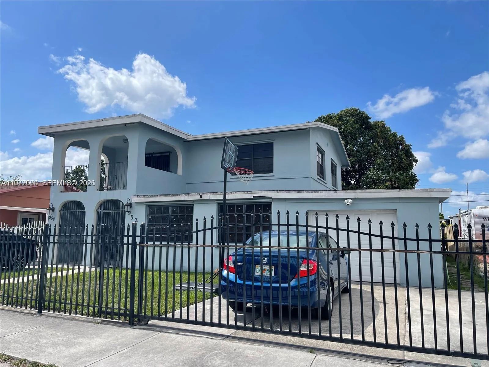 Foto de propiedad en 952 E 19th Street, Hialeah, FL 33013 Hialeah con MLS# 