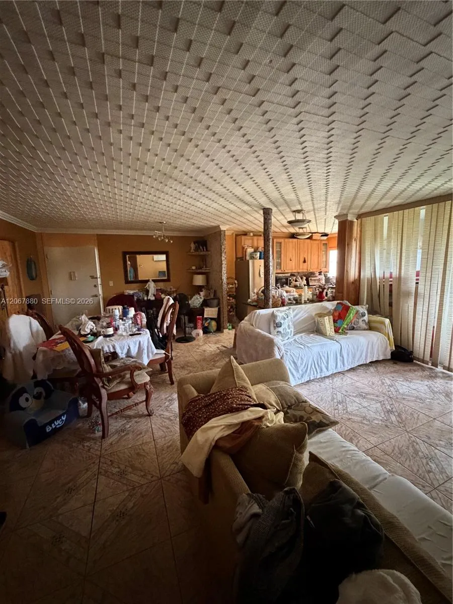 En Venta 952 NE 199th Street 2N, Miami, FL 33179, Miami, FL 33179