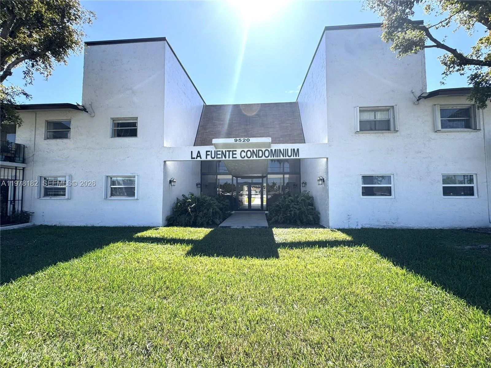 Vendido 9520 SW 8th Street 119, Miami, FL 33174, Miami, FL 33174