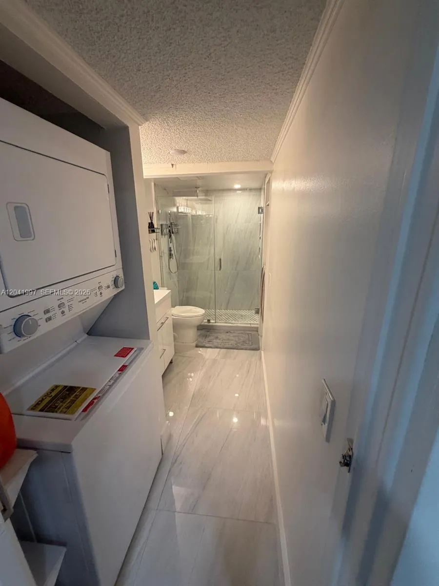 Vendido 9520 SW 8th Street 121, Miami, FL 33174, Miami, FL 33174
