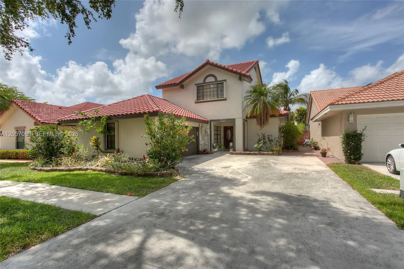 Foto de propiedad en 9521 NW 18th Manor, Plantation, FL 33322 Plantation con MLS# 