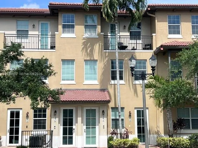 Foto de propiedad en 954 SW 147th Avenue 2610, Pembroke Pines, FL 33027 Pembroke Pines con MLS# 