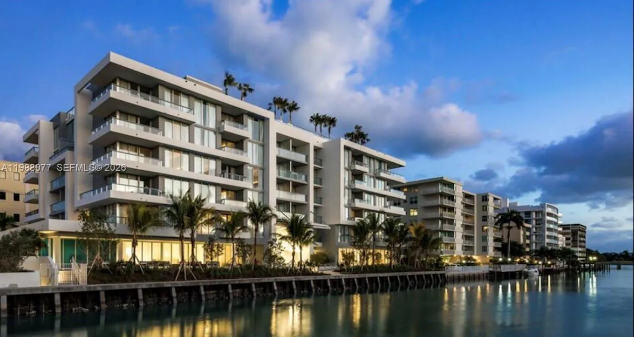 Foto de propiedad en 9540 W Bay Harbor Drive 301, Bay Harbor Islands, FL 33154 Bay Harbor Islands con MLS# 