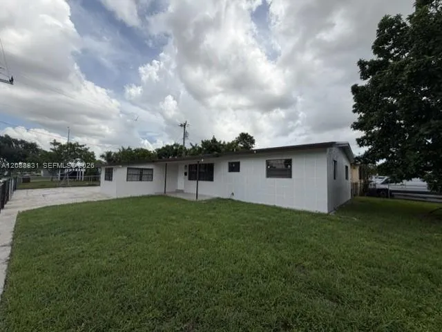 Foto de propiedad en 955 E 1st Street 0, Hialeah, FL 33010 Hialeah con MLS# 