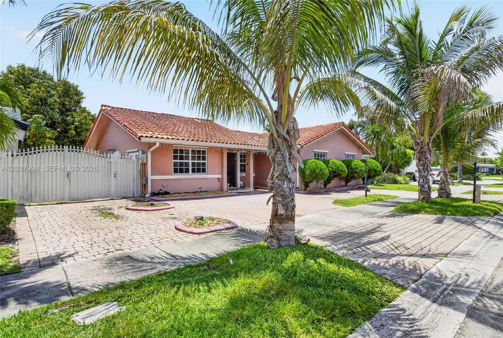 En Venta 955 NW 128th Court, Miami, FL 33182, Miami, FL 33182