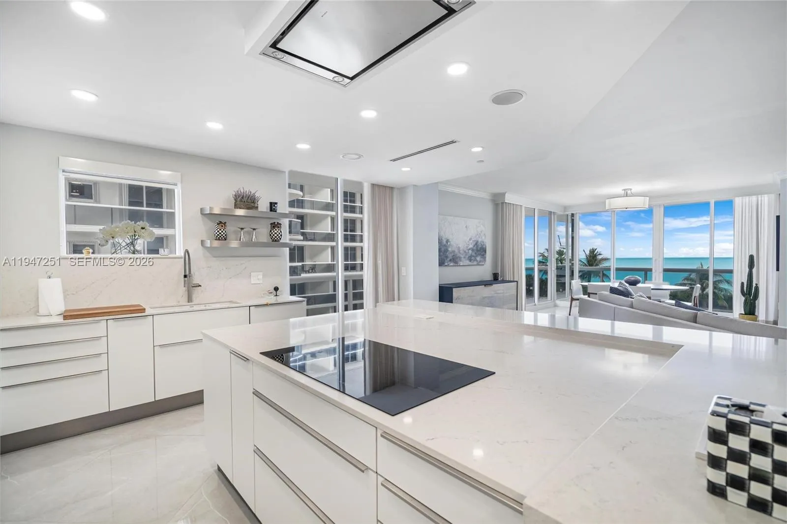 Foto de propiedad en 9559 Collins Avenue S4-E, Surfside, FL 33154 Surfside con MLS# 
