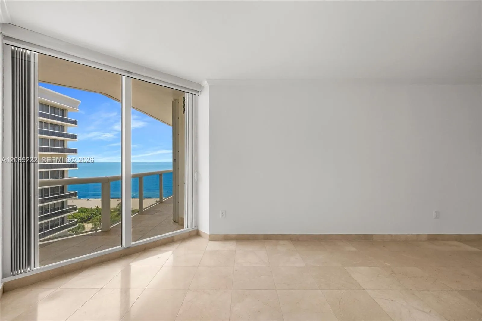 Foto de propiedad en 9559 Collins Avenue S9-D, Surfside, FL 33154 Surfside con MLS# 