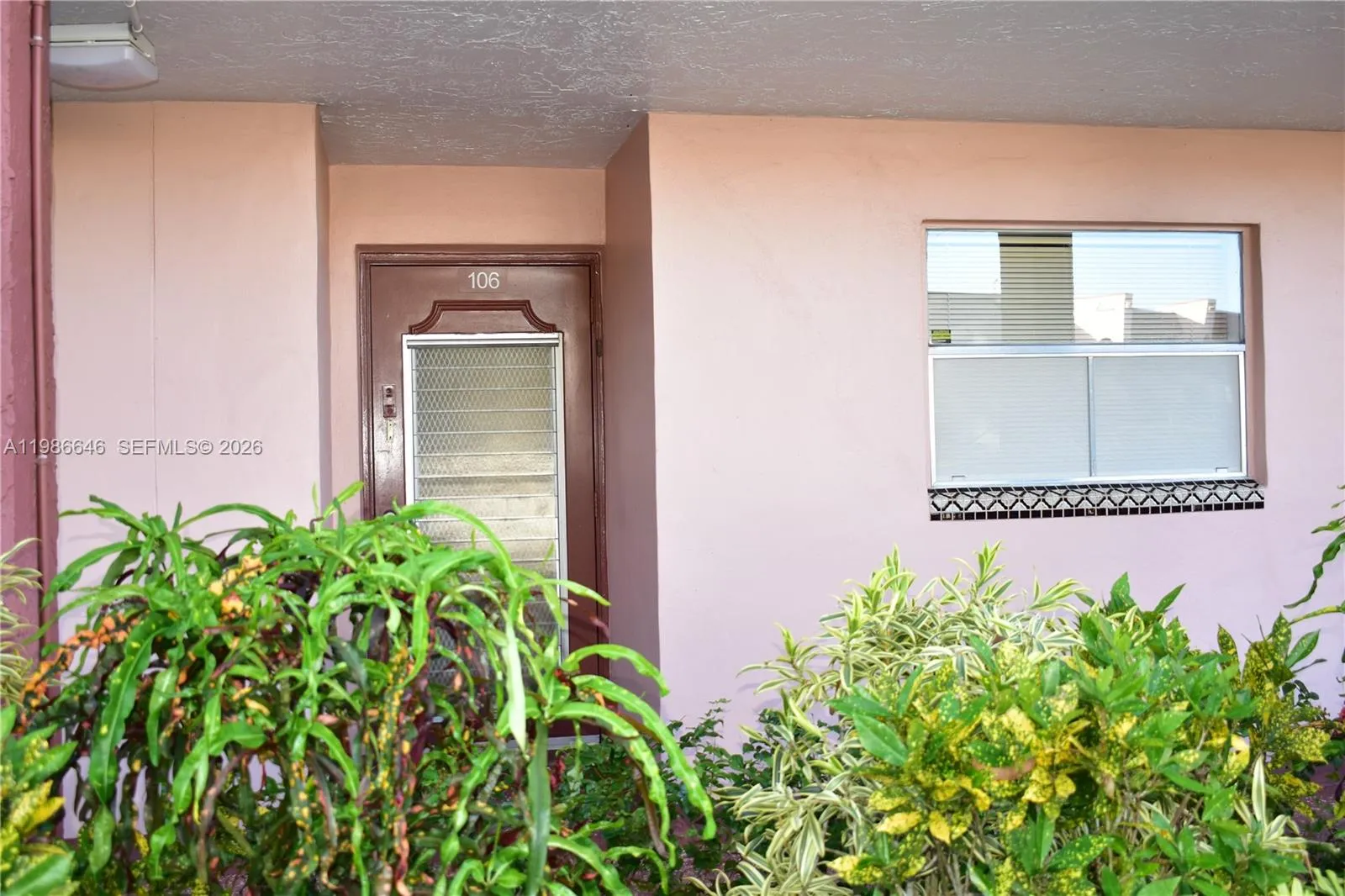 Foto de propiedad en 9561 Sunrise Lakes Boulevard 106, Sunrise, FL 33322 Sunrise con MLS# 