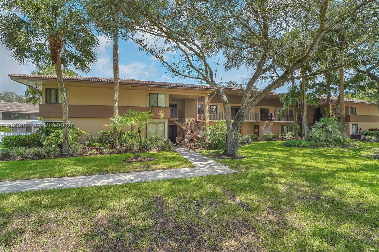 Foto de propiedad en 9565 NW 2nd Place 1-H, Coral Springs, FL 33071 Coral Springs con MLS# 