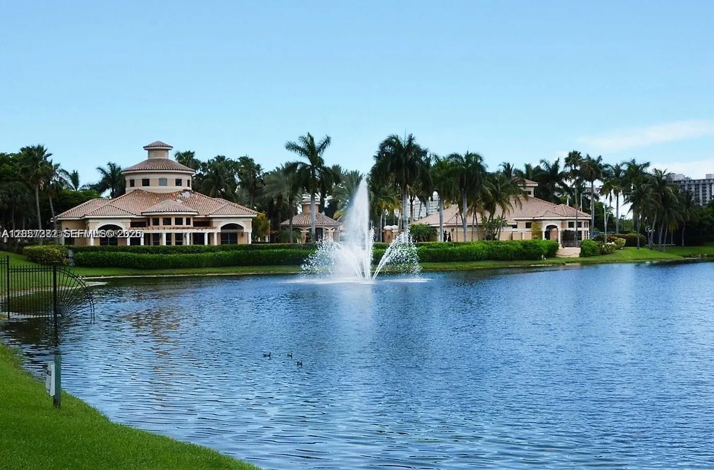 Foto de propiedad en 957 N Harbor View 957, Hollywood, FL 33019 Hollywood con MLS# 