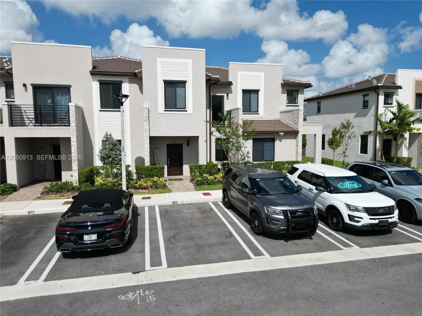 En Renta 957 NE 211th Street, Miami, FL 33179, Miami, FL 33179