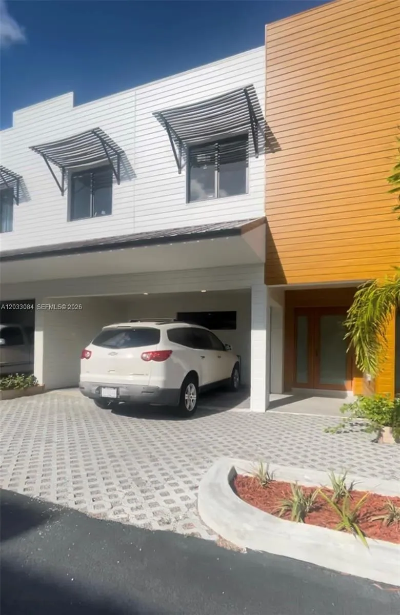 Foto de propiedad en 957 NW 10th Street 2, Florida City, FL 33034 Florida City con MLS# 