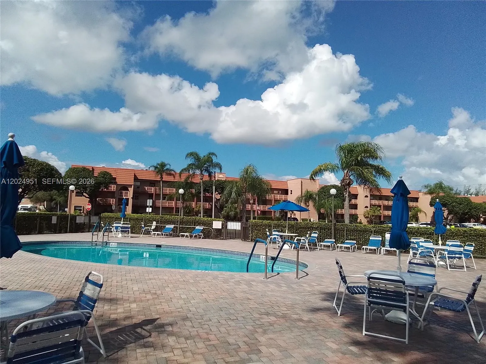 Foto de propiedad en 9581 Sunrise Lakes Boulevard 202, Sunrise, FL 33322 Sunrise con MLS# 