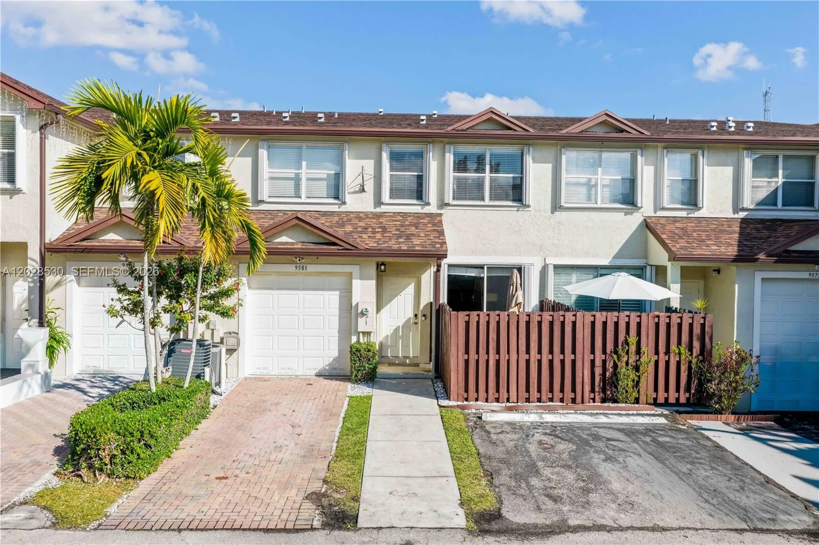Vendido 9581 SW 3rd Street, Pembroke Pines, FL 33025, Pembroke Pines, FL 33025