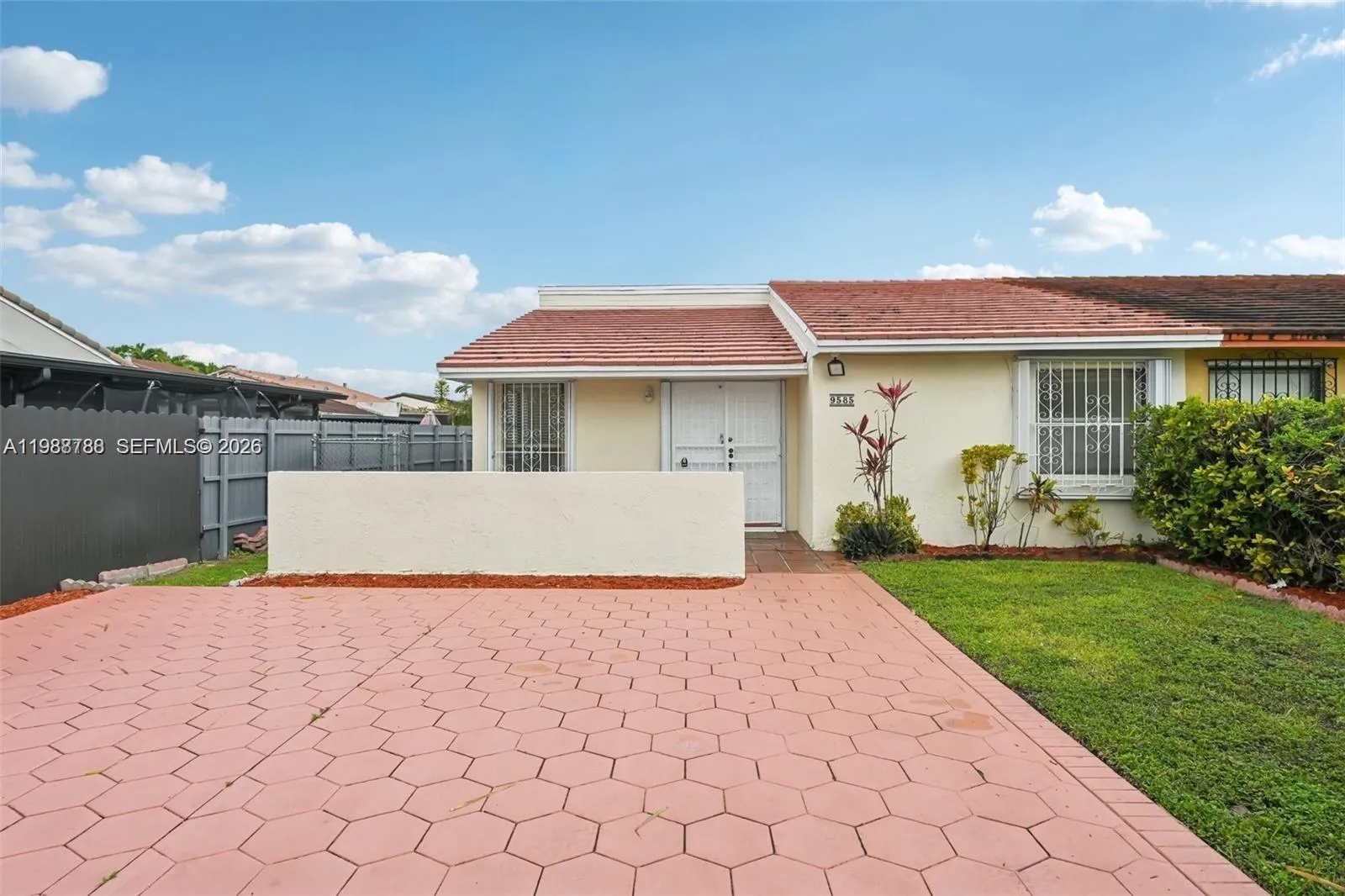 Vendido 9585 SW 1st Terrace, Miami, FL 33174, Miami, FL 33174