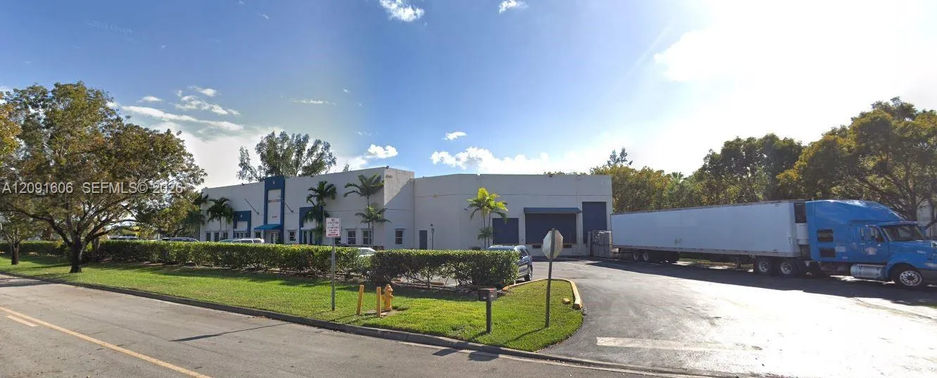 Foto de propiedad en 9590 NW 40th St Road, Doral, FL 33178 Doral con MLS# 