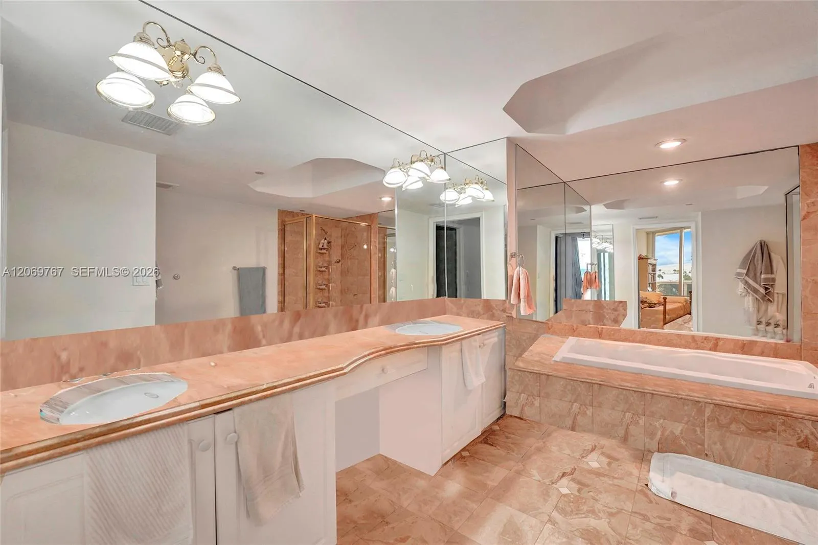 Foto de propiedad en 9595 N Collins Avenue 5NG, Surfside, FL 33154 Surfside con MLS# 