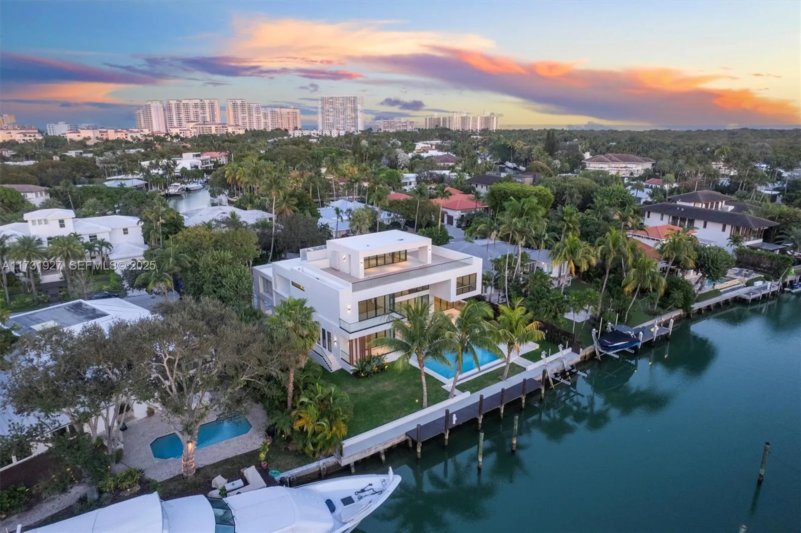 Foto de propiedad en 960 Mariner Drive, Key Biscayne, FL 33149 Key Biscayne con MLS# 