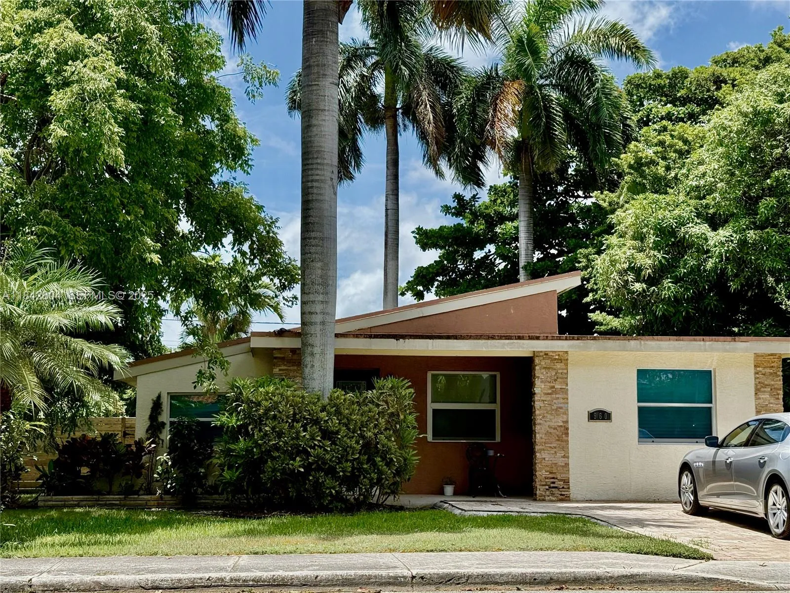 Foto de propiedad en 960 NE 82nd Street, Miami, FL 33138 Miami con MLS# 
