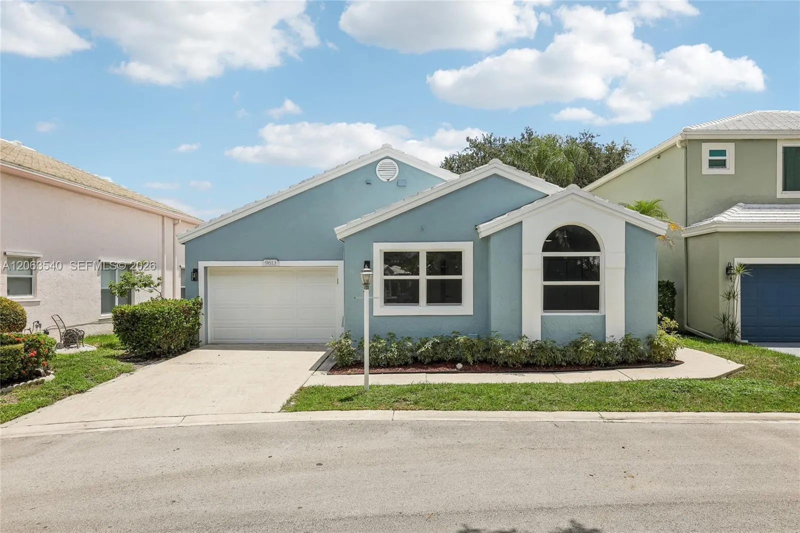 Foto de propiedad en 9613 NW 8th Circle, Plantation, FL 33324 Plantation con MLS# 