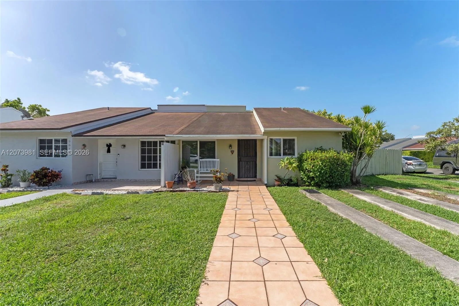 Foto de propiedad en 9618 SW 3rd Lane 18, Miami, FL 33174 Miami con MLS# 