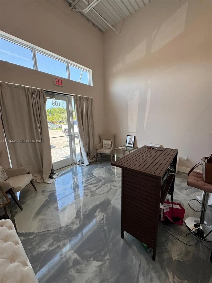 Foto de propiedad en 9620 Stirling Road 109, Cooper City, FL 33024 Cooper City con MLS# 