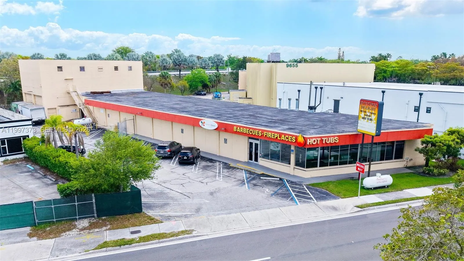 Foto de propiedad en 9621 S Dixie Highway, Pinecrest, FL 33156 Pinecrest con MLS# 