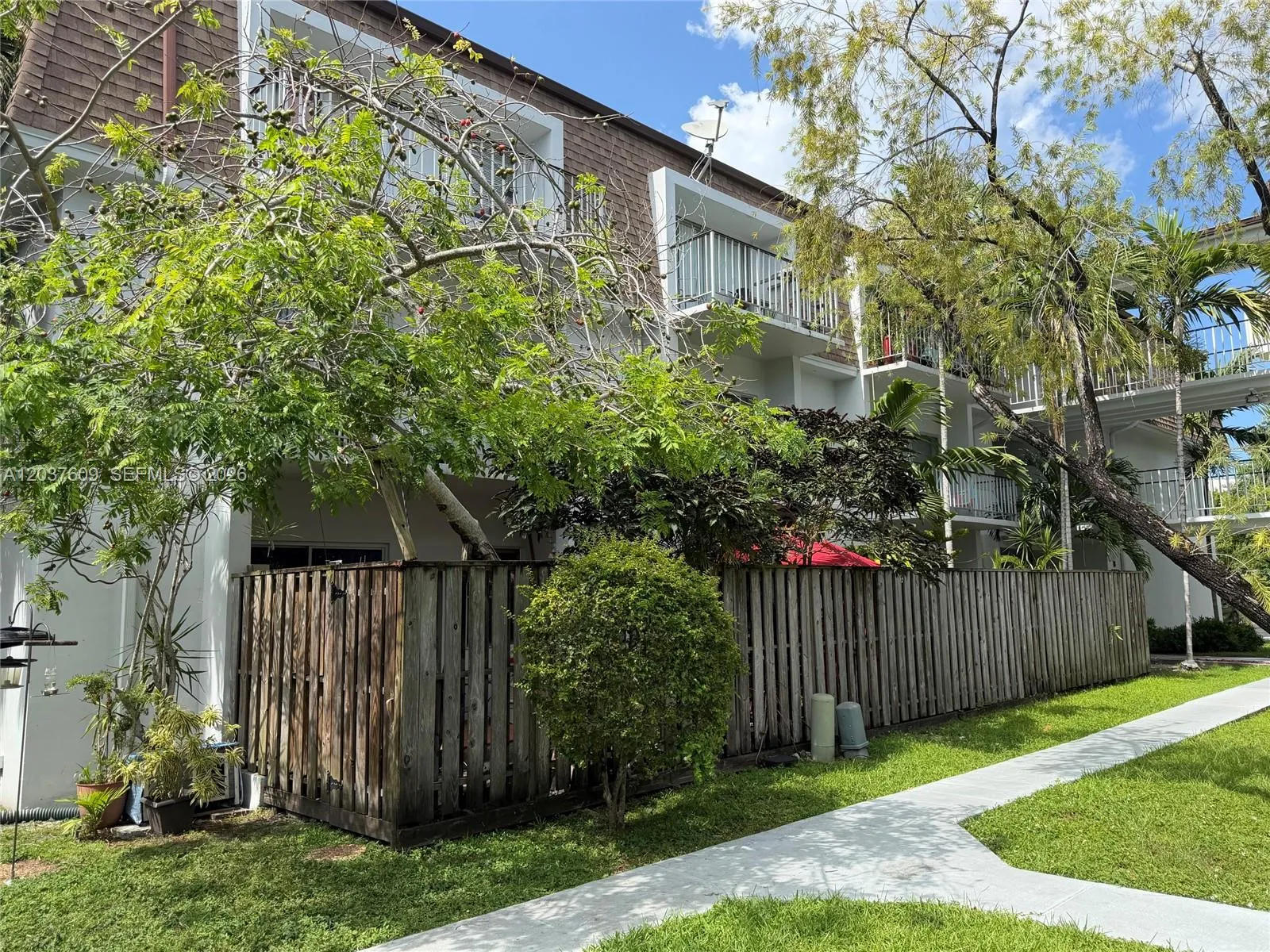 En Renta 9621 SW 77th Avenue 101B, Miami, FL 33156, Miami, FL 33156