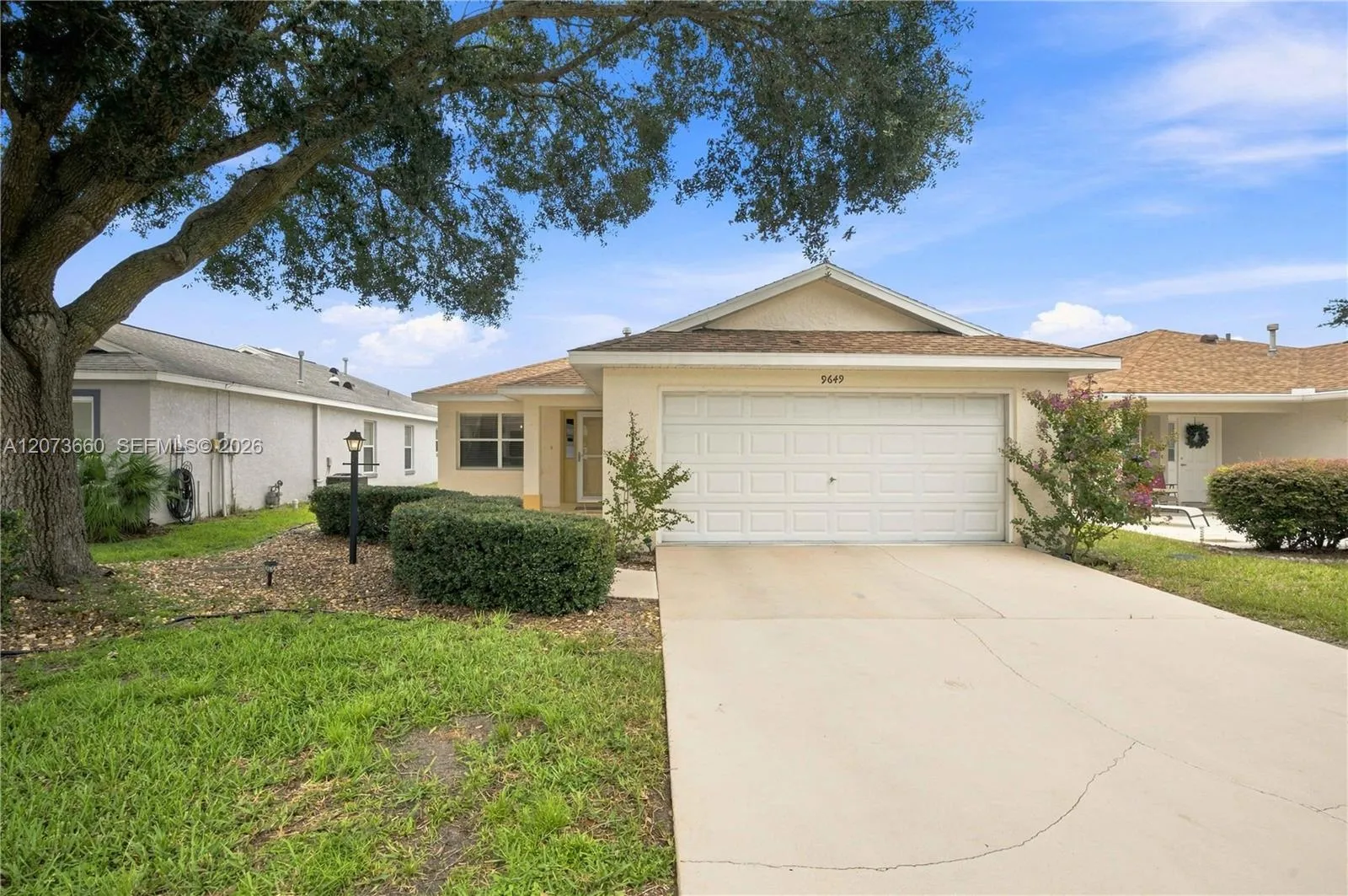 Foto de propiedad en 9649 SW 93 Loop, Ocala, FL 34481 Ocala con MLS# 