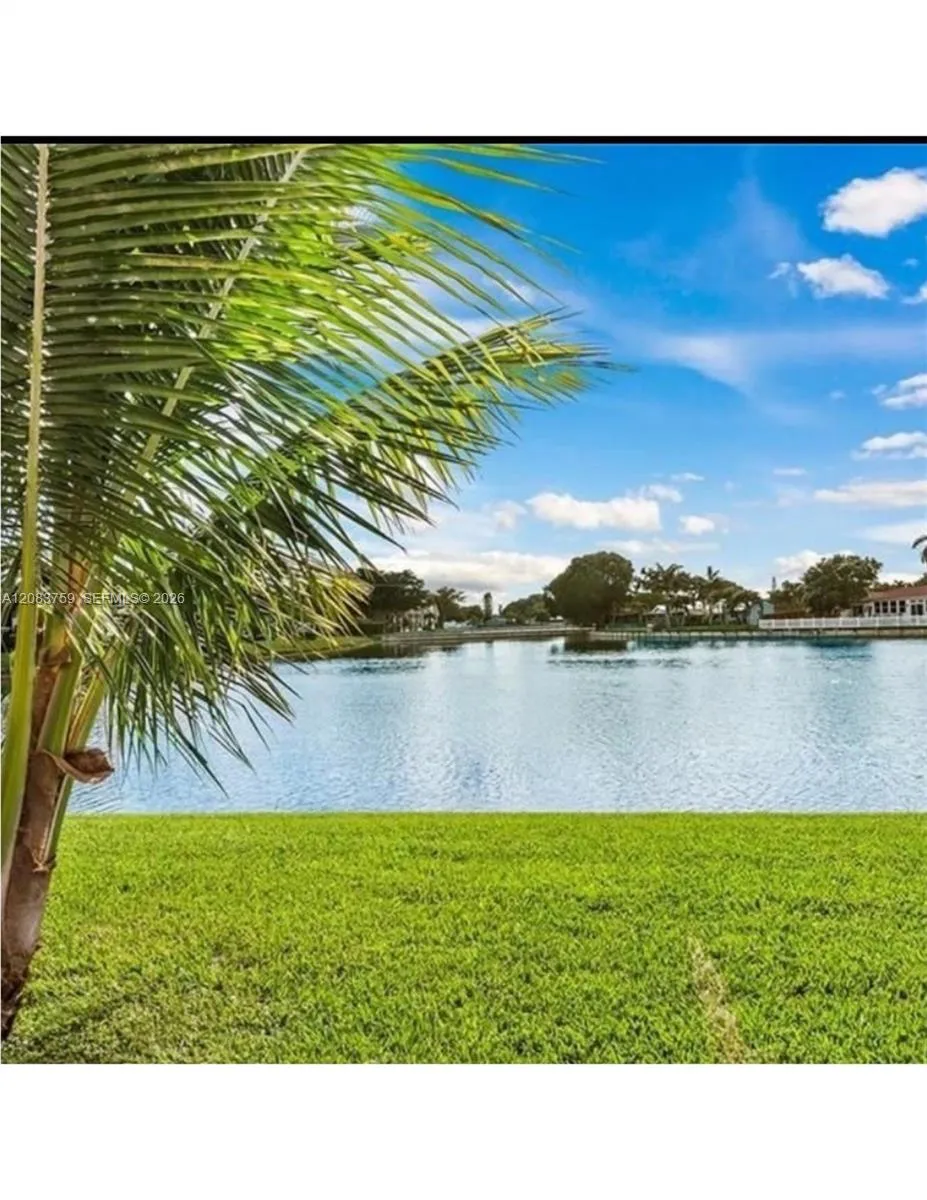 Foto de propiedad en 9652 W Mcnab Road 104, Tamarac, FL 33321 Tamarac con MLS# 