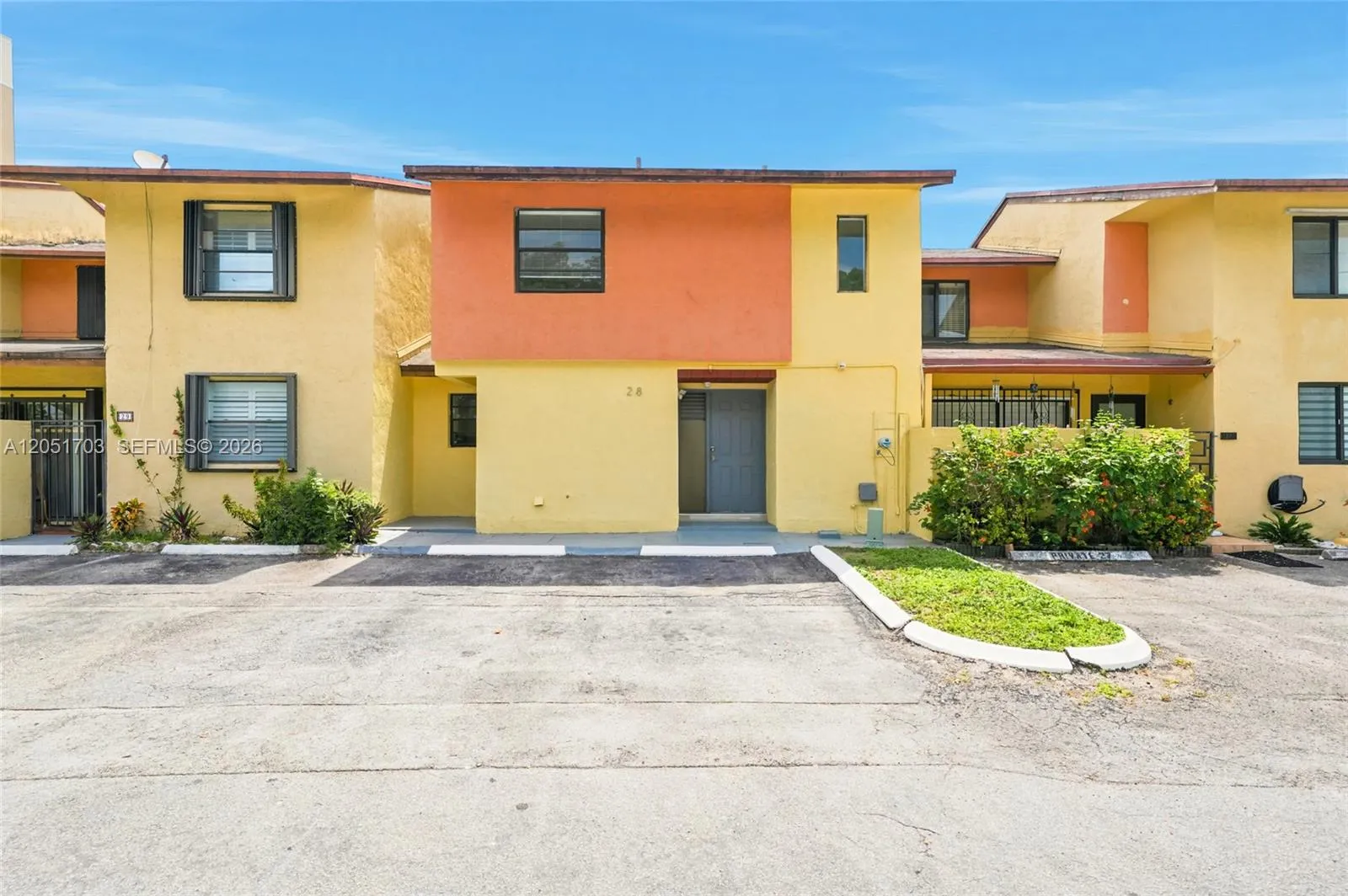 Foto de propiedad en 9674 Fontainebleau Boulevard 28, Miami, FL 33172 Miami con MLS# 