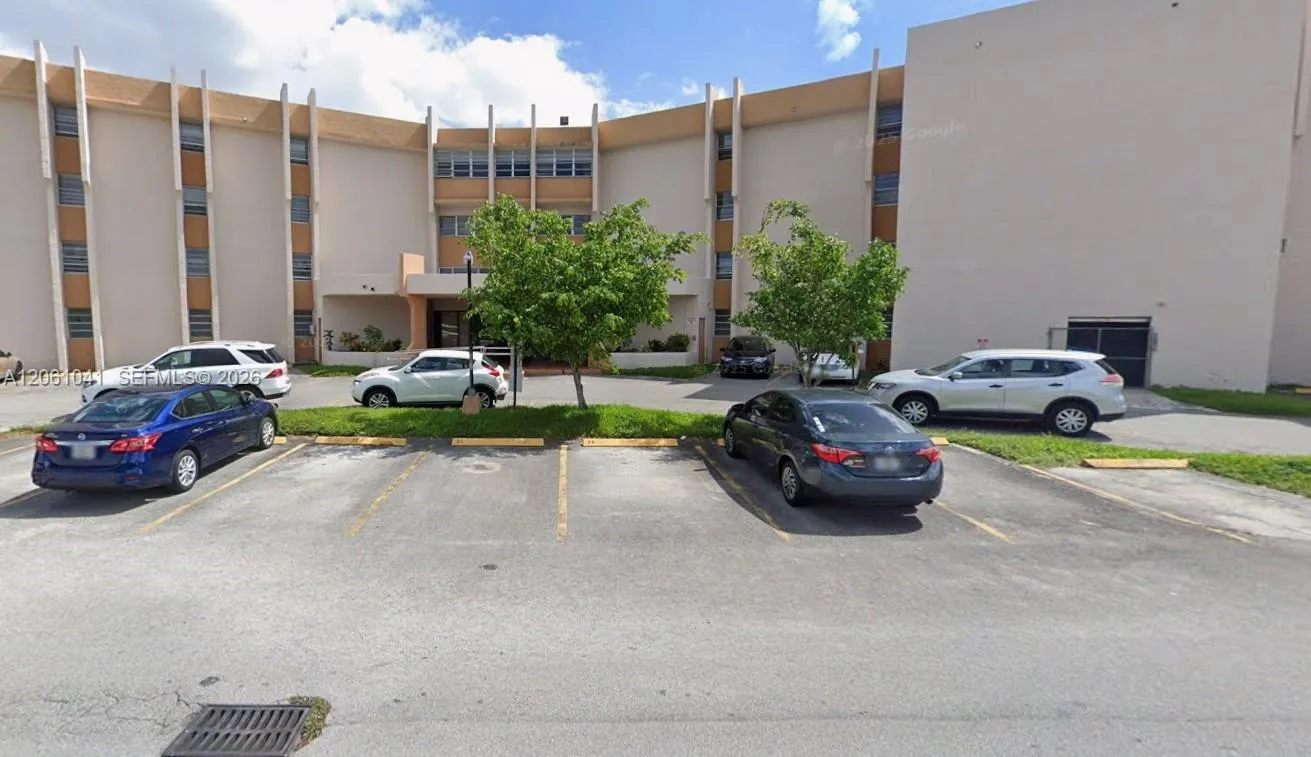 En Venta 9678 Fontainebleau Boulevard 311, Miami, FL 33172, Miami, FL 33172