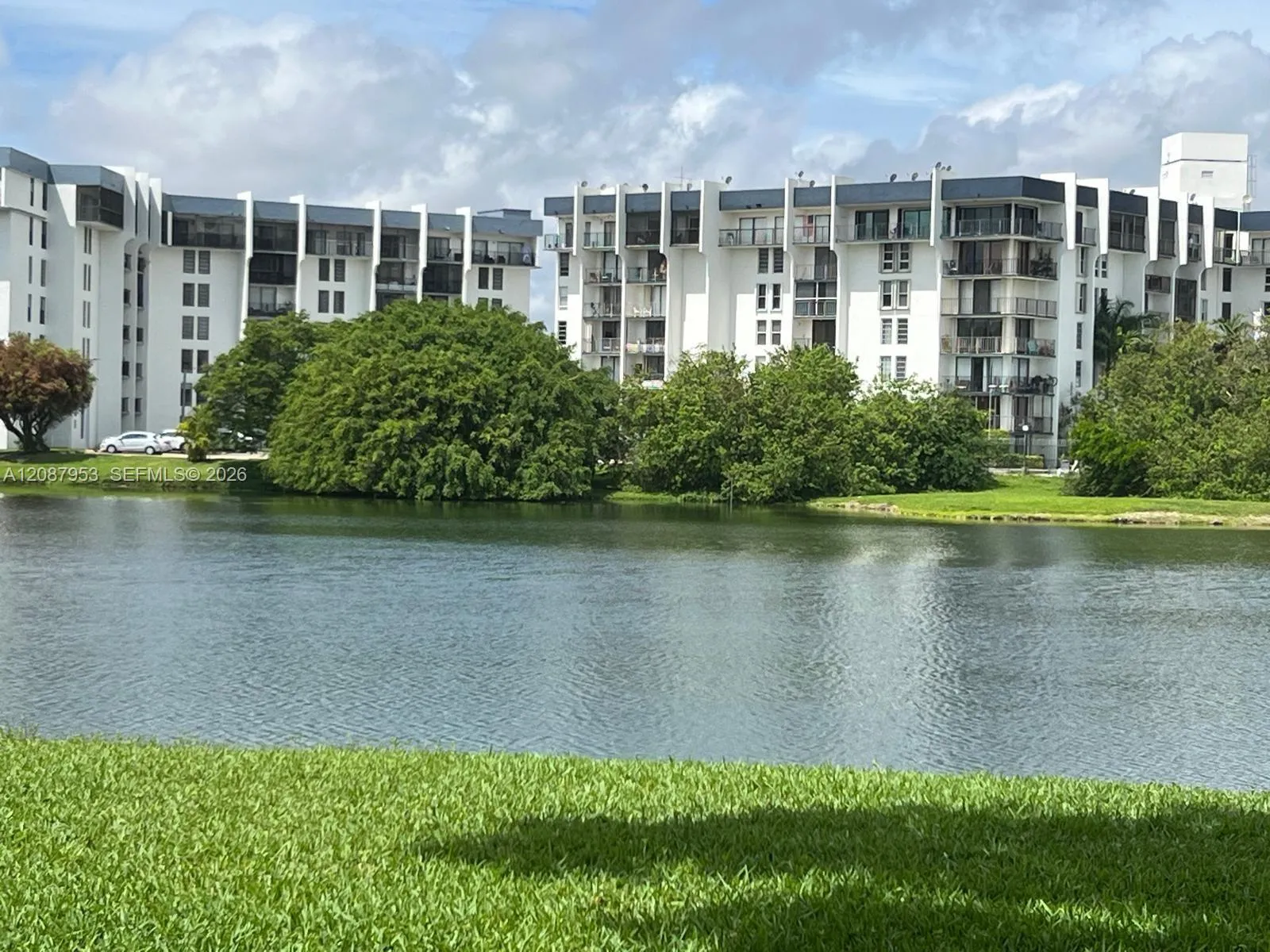 En Venta 9682 Fontainebleau Boulevard 207, Miami, FL 33172, Miami, FL 33172
