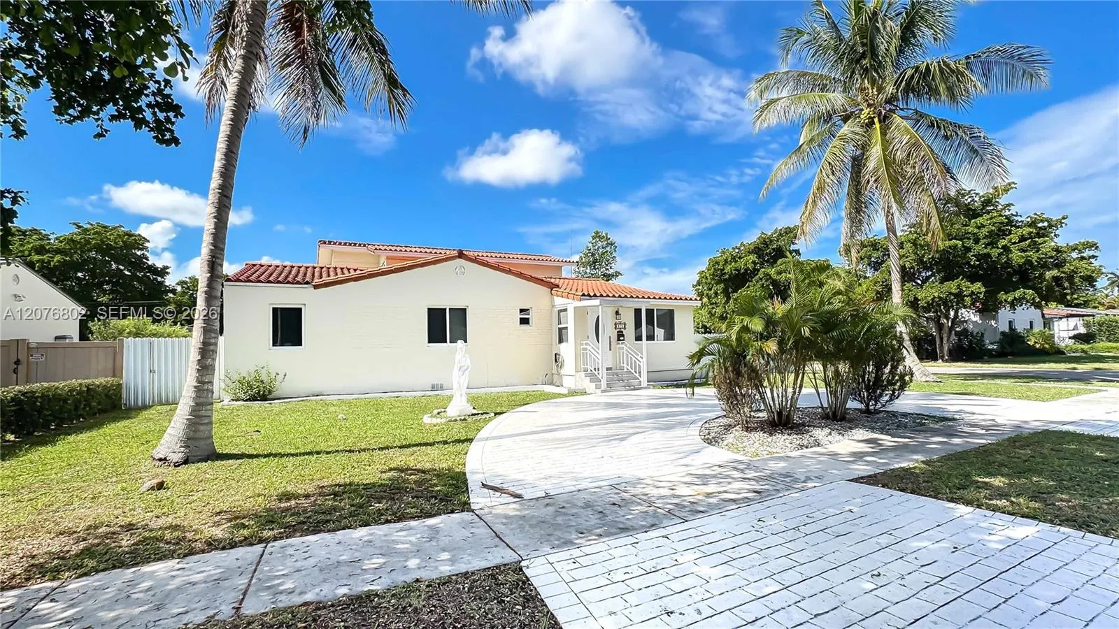 Foto de propiedad en 970 Plover Avenue, Miami Springs, FL 33166 Miami Springs con MLS# 