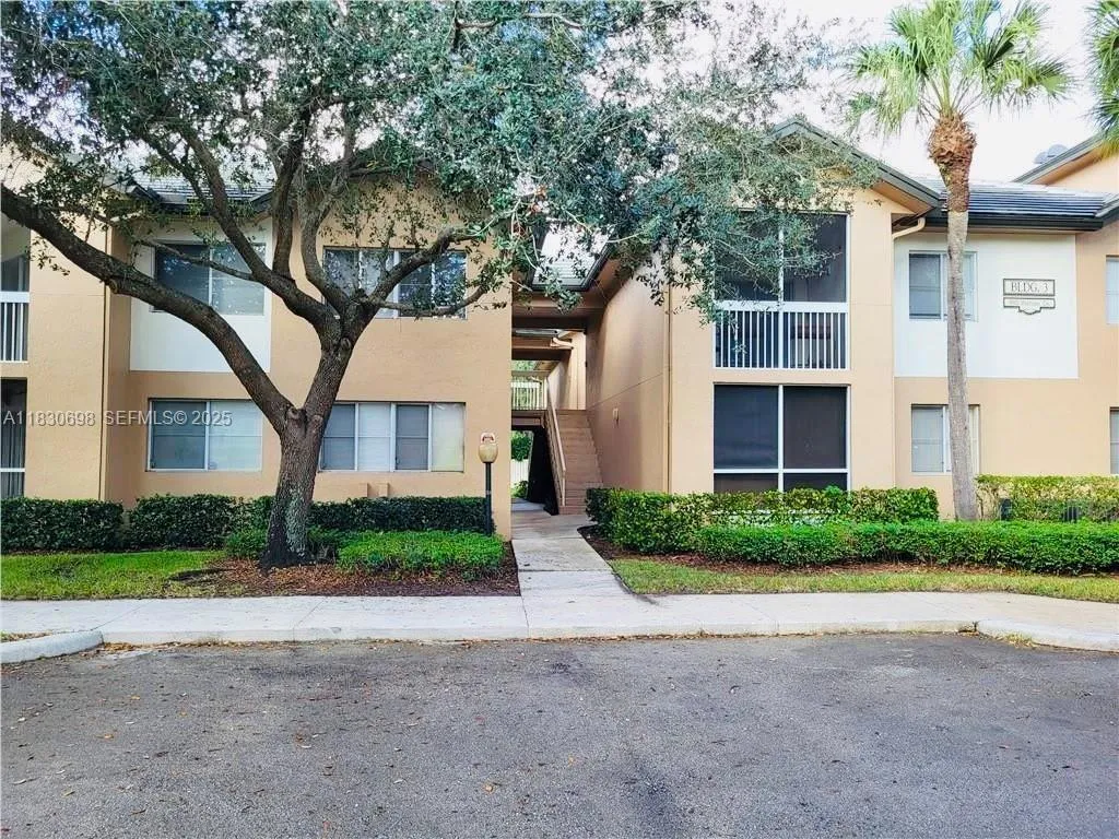 Foto de propiedad en 9701 Westview Drive 1437, Coral Springs, FL 33076 Coral Springs con MLS# 