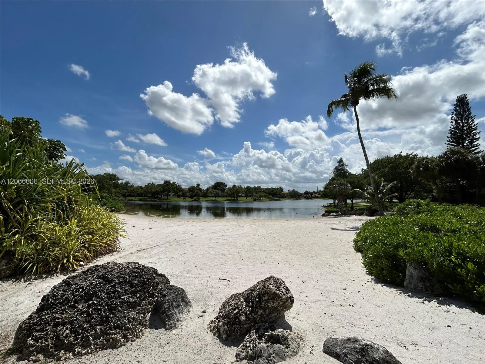 Foto de propiedad en 9702 Hammocks Boulevard 203, Miami, FL 33196 Miami con MLS# 