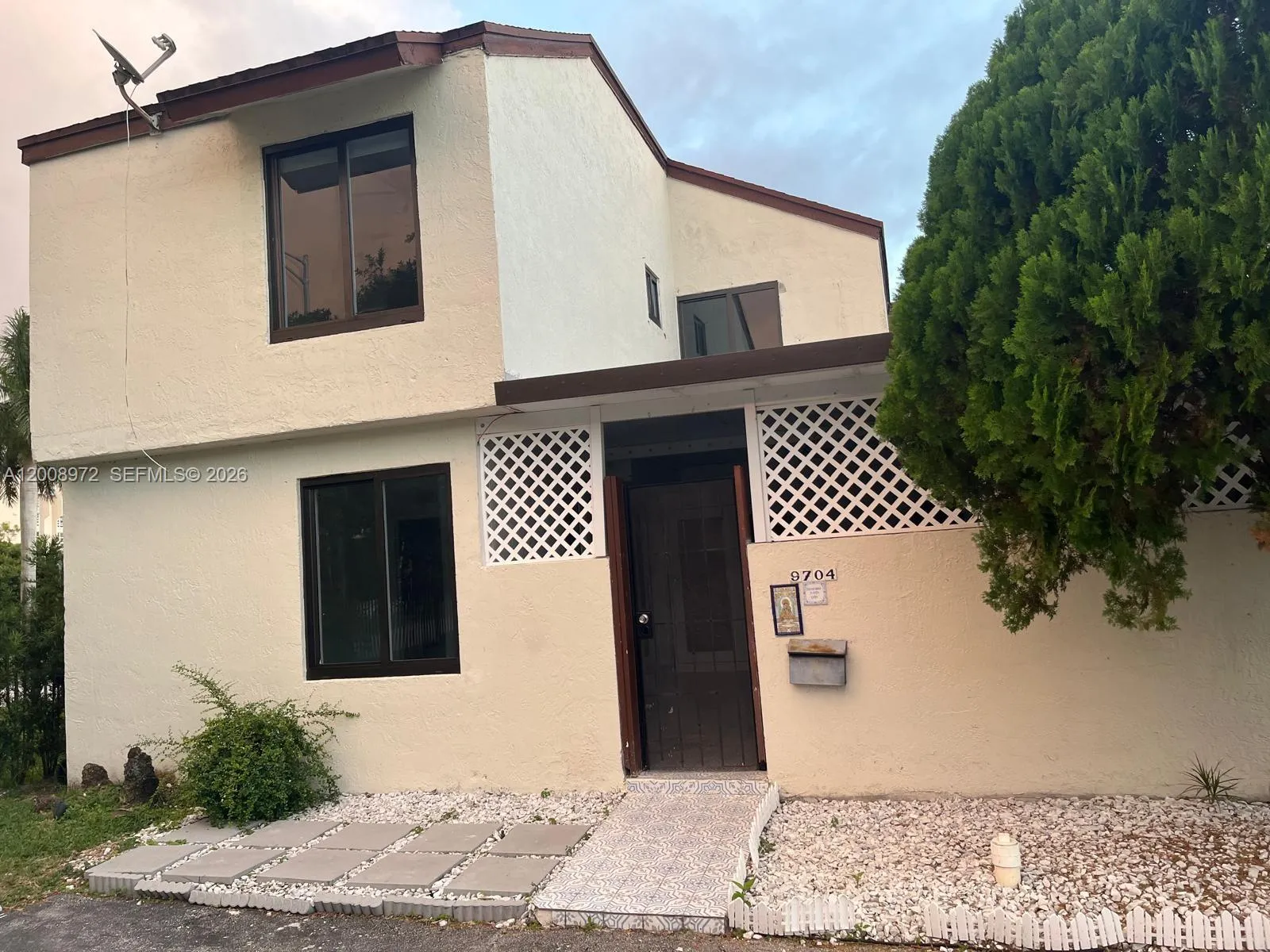 Foto de propiedad en 9704 NW 6th Terrace 9704, Miami, FL 33172 Miami con MLS# 