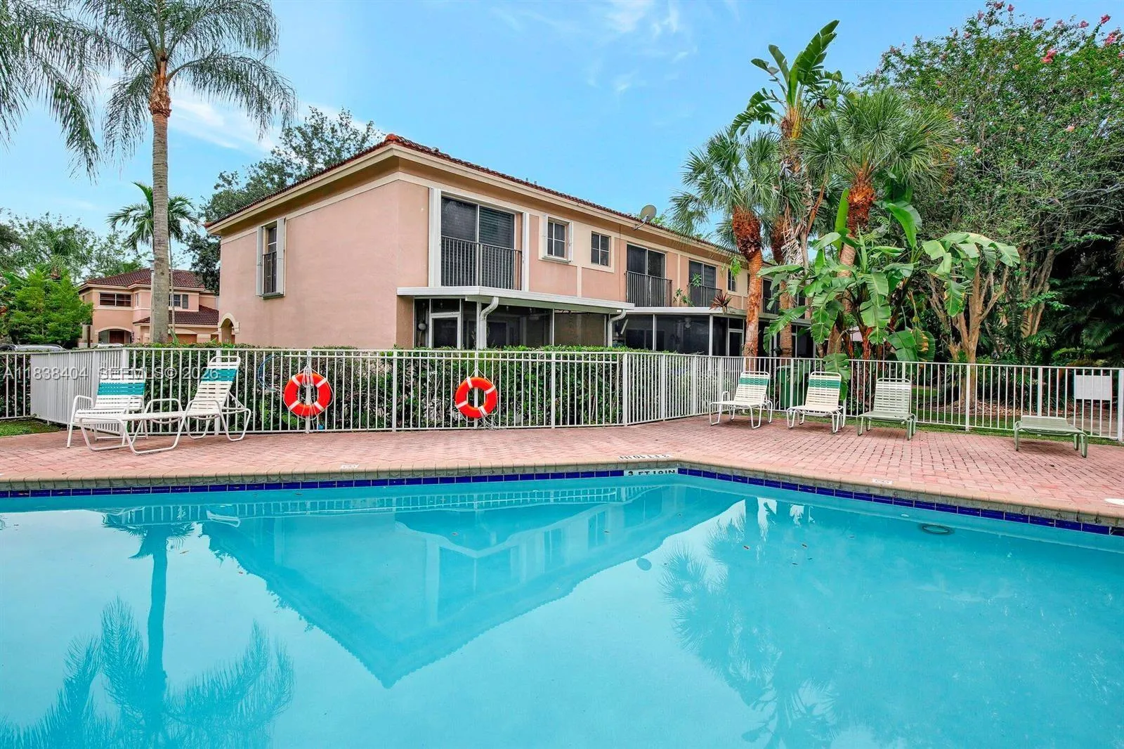 Foto de propiedad en 9715 NW 23rd Court, Pembroke Pines, FL 33024 Pembroke Pines con MLS# 
