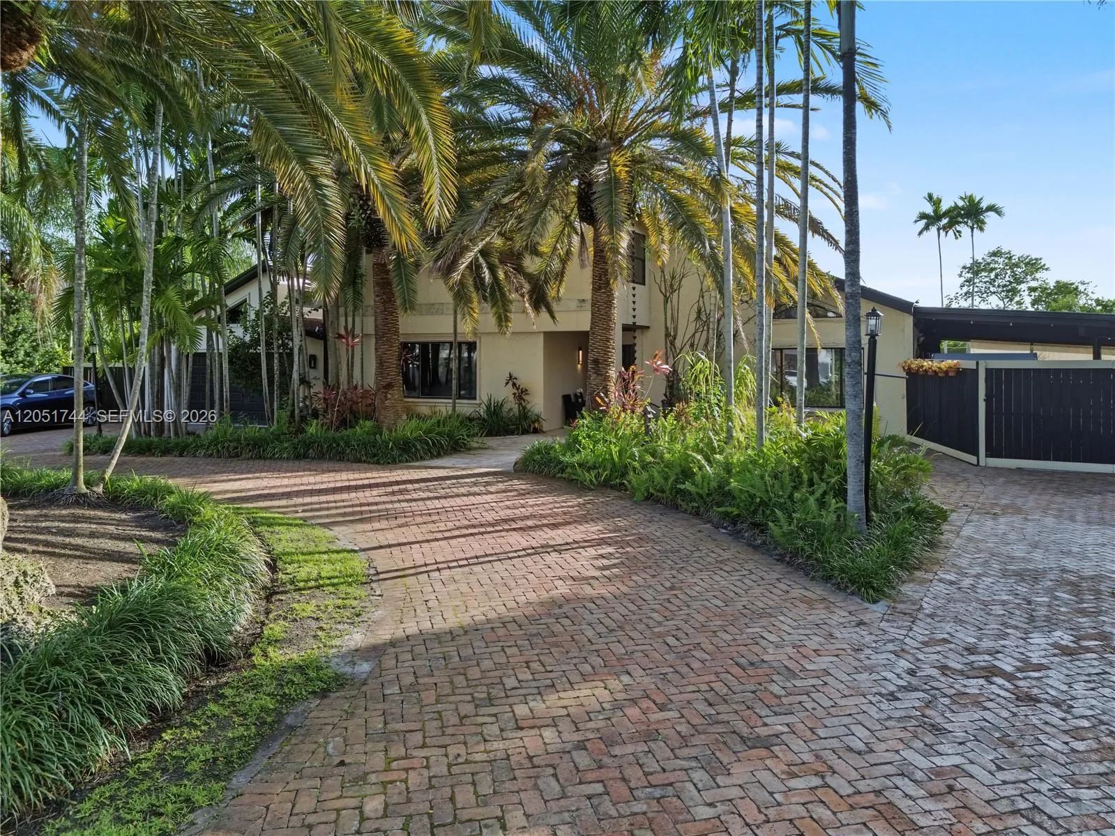 En Venta 9720 E Calusa Club Drive, Miami, FL 33186, Miami, FL 33186