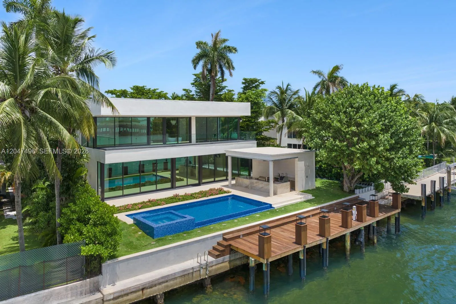 Foto de propiedad en 9720 W Broadview Drive, Bay Harbor Islands, FL 33154 Bay Harbor Islands con MLS# 