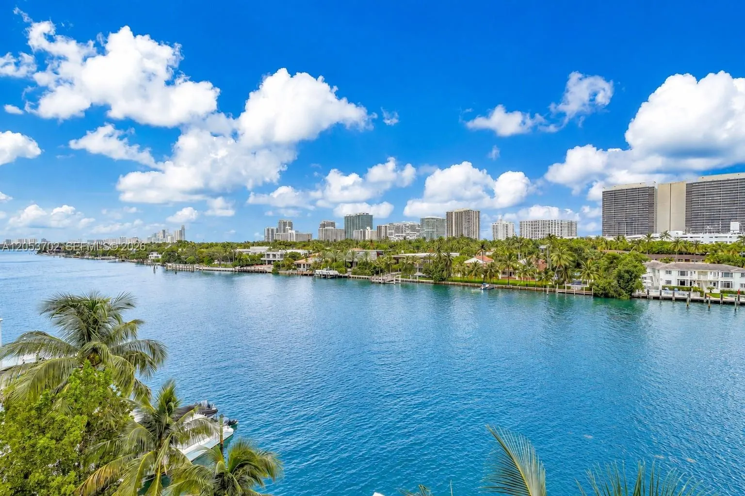 Foto de propiedad en 9721 E Bay Harbor Drive 6D, Bay Harbor Islands, FL 33154 Bay Harbor Islands con MLS# 