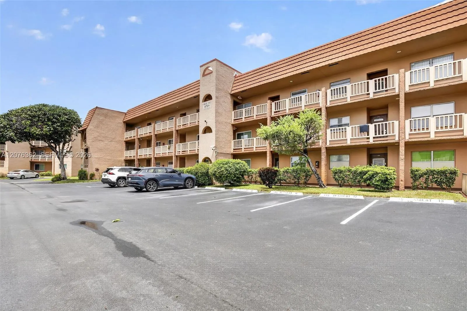 En Venta 9721 Sunrise Lakes Boulevard 102, Sunrise, FL 33322, Sunrise, FL 33322