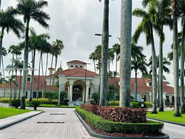 Foto de propiedad en 9725 NW 52nd Street 210, Doral, FL 33178 Doral con MLS# 