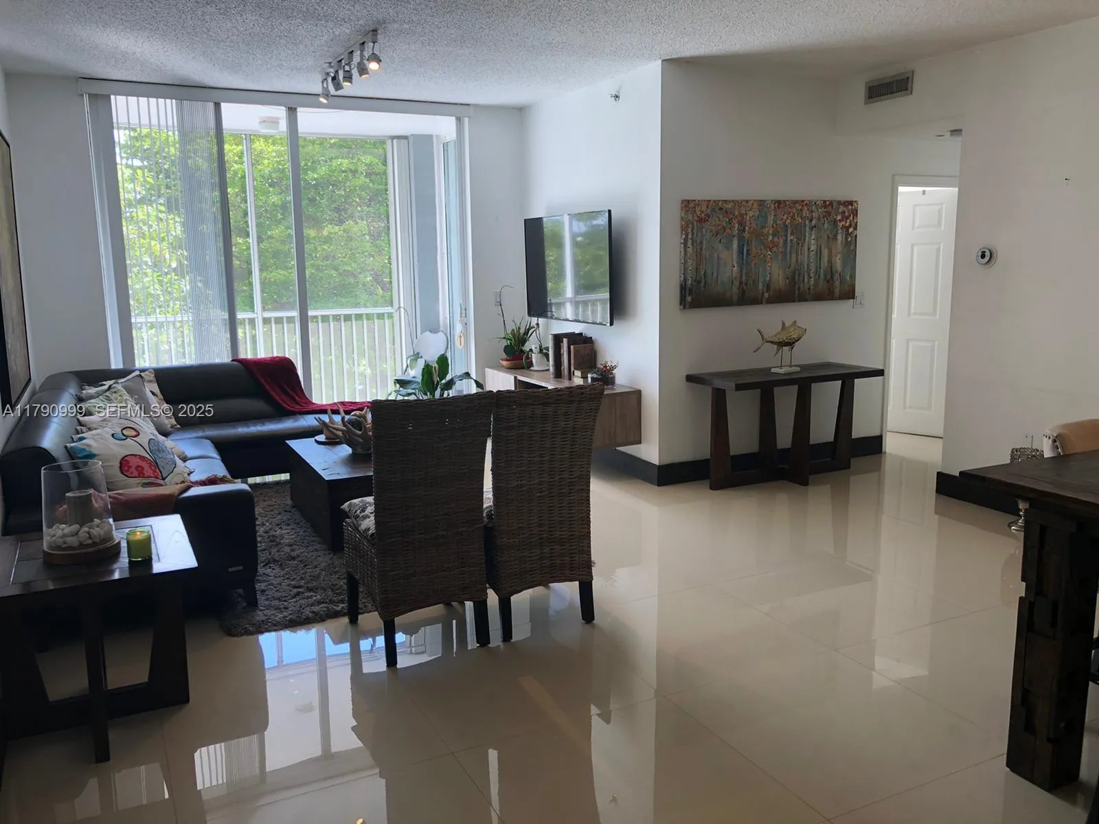 Foto de propiedad en 9725 NW 52nd Street 407, Doral, FL 33178 Doral con MLS# 