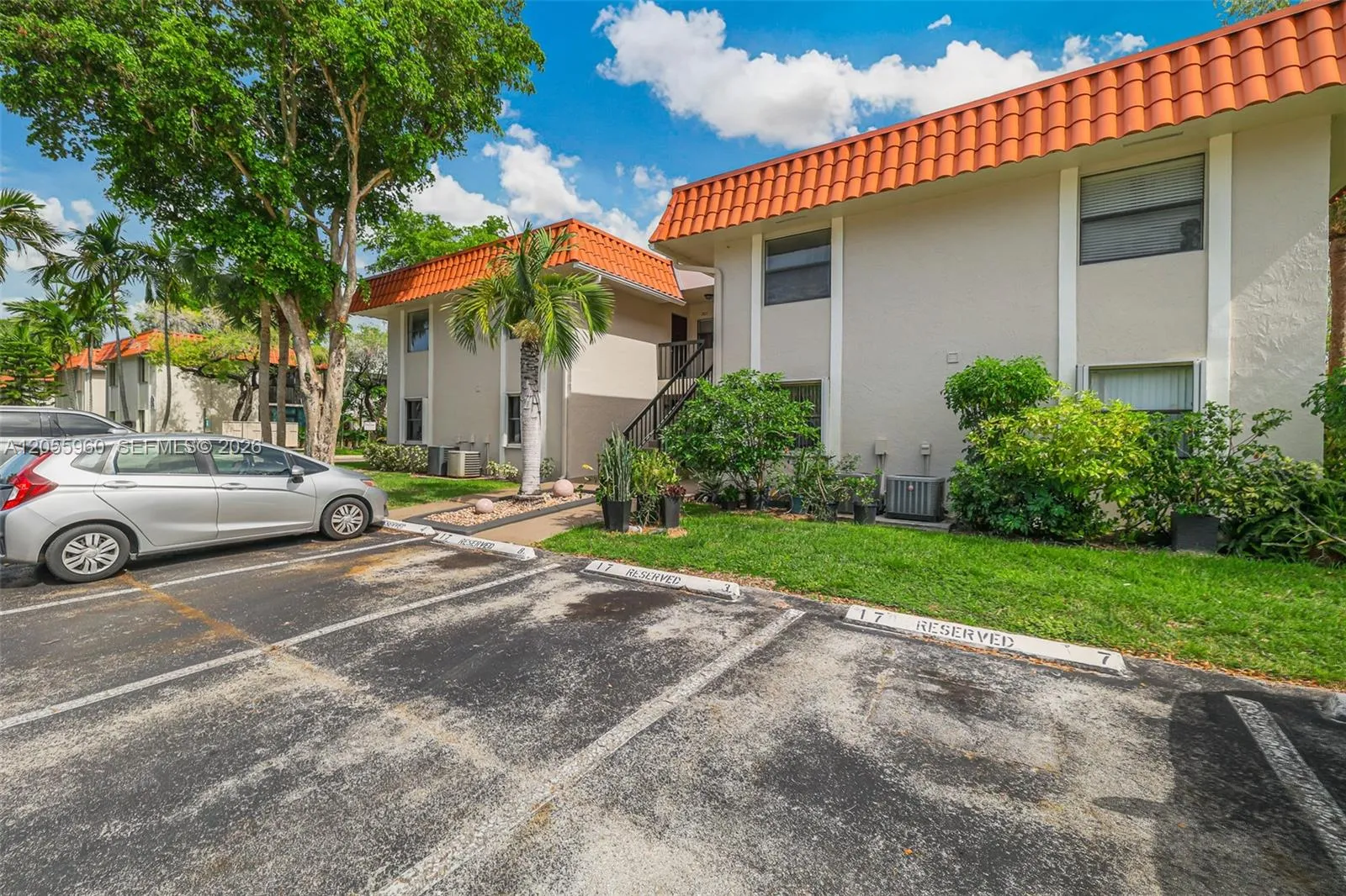 Foto de propiedad en 9732 Hammocks Boulevard 203-17, Miami, FL 33196 Miami con MLS# 