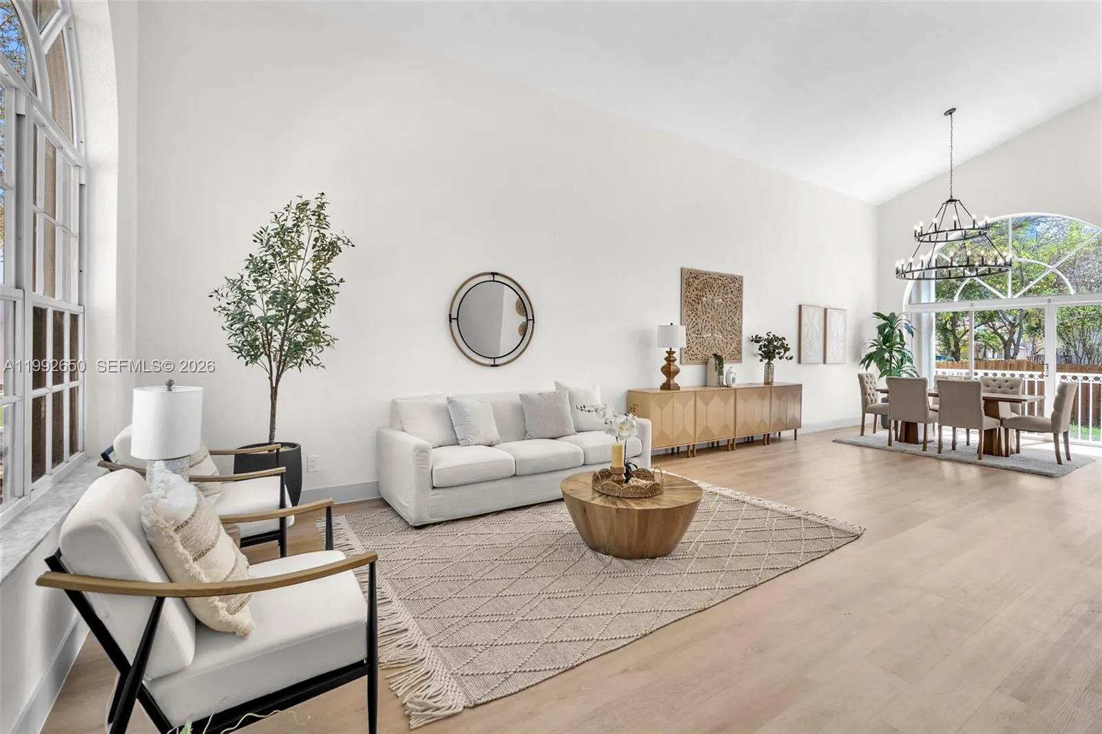 Foto de propiedad en 9732 NW 32nd Street, Doral, FL 33172 Doral con MLS# 