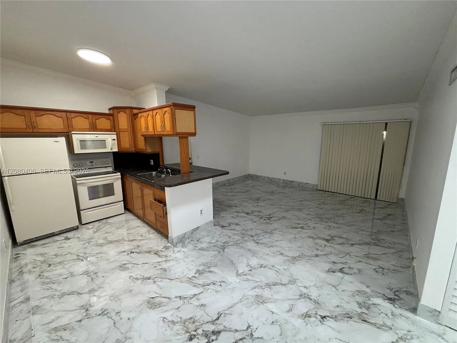 Foto de propiedad en 9733 Hammocks Boulevard 201C, Miami, FL 33196 Miami con MLS# 